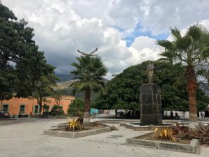 Plaza Bolívar de Montalbán es el centro de la celebración del día de la patrona de Montalbán, Virgen de la Inmaculada Concepción